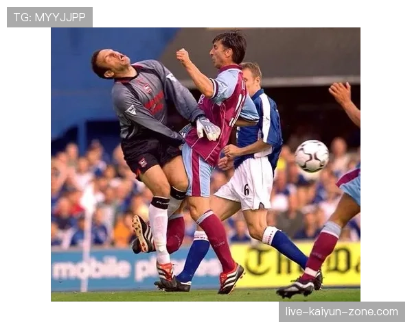 犯规判定的核心依据：动作是否危及对方安全或破坏明显进攻机会