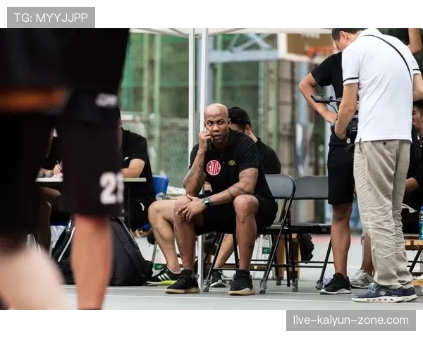 比赛中球员受伤倒地，裁判为何有时不停表？